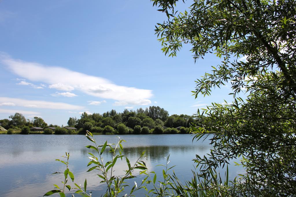 Lake Pochard Holiday Lodges Саут-Керні Номер фото