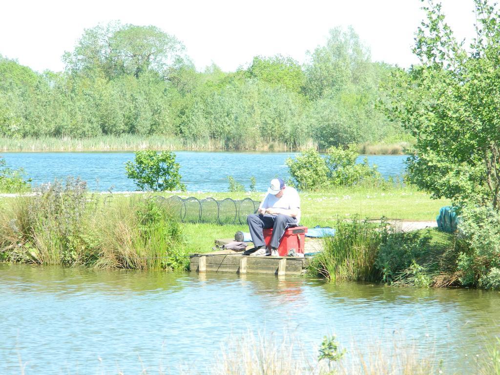 Lake Pochard Holiday Lodges Саут-Керні Номер фото
